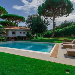https://villaflair-villa-rotonda-punta-ala.it-tuscanyhotel.com