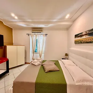 https://mammina-home-chiatamone.hotels-amalfi.com